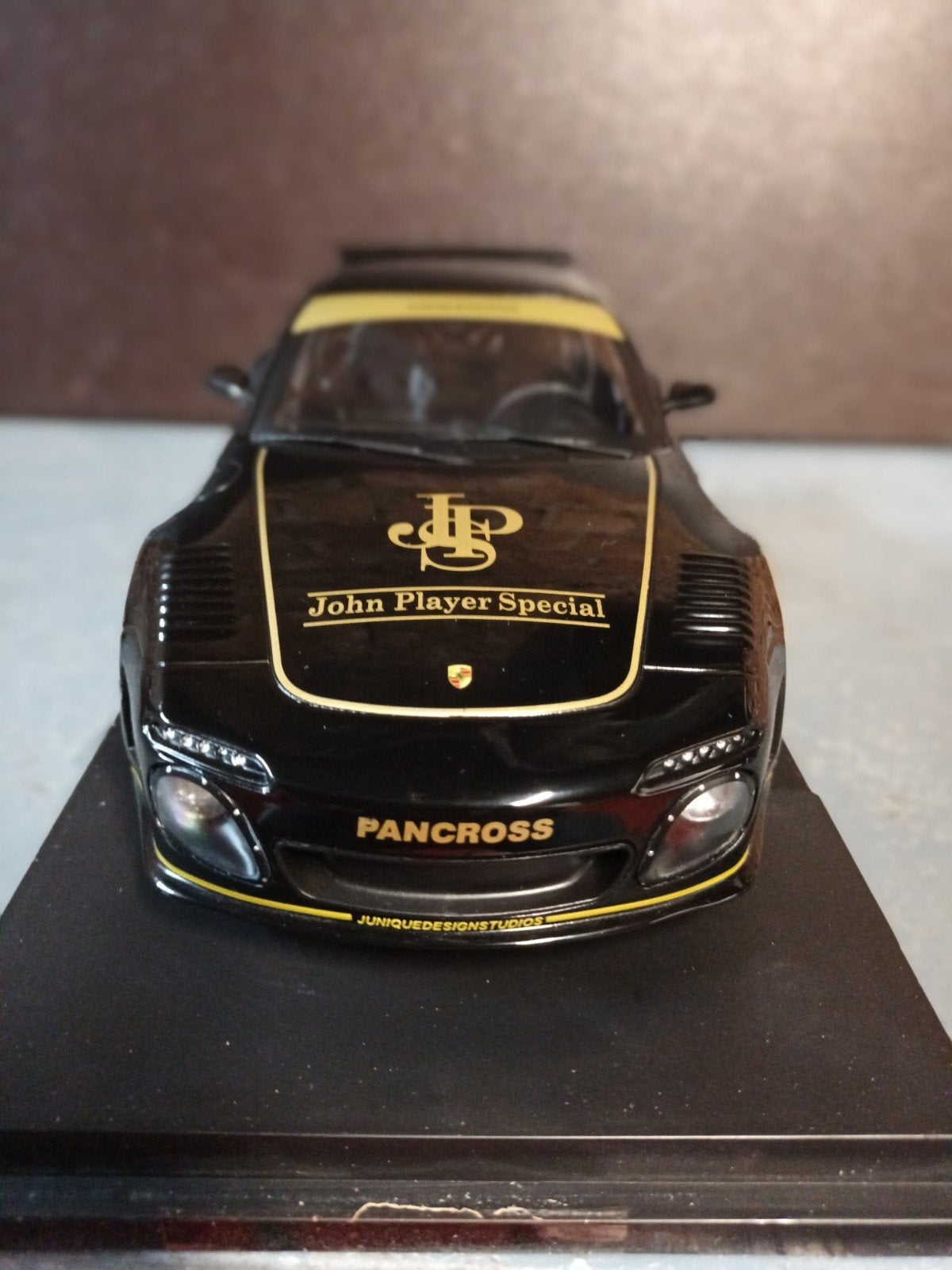 Schaalmodel porsche 911 (997), John player special.
Ovp., Ophalen of Verzenden