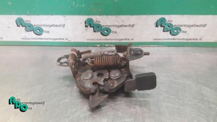 Slotmechaniek Motorkap van een Daihatsu Cuore (Cuore 08-), Auto-onderdelen, Gebruikt, Daihatsu, -, -