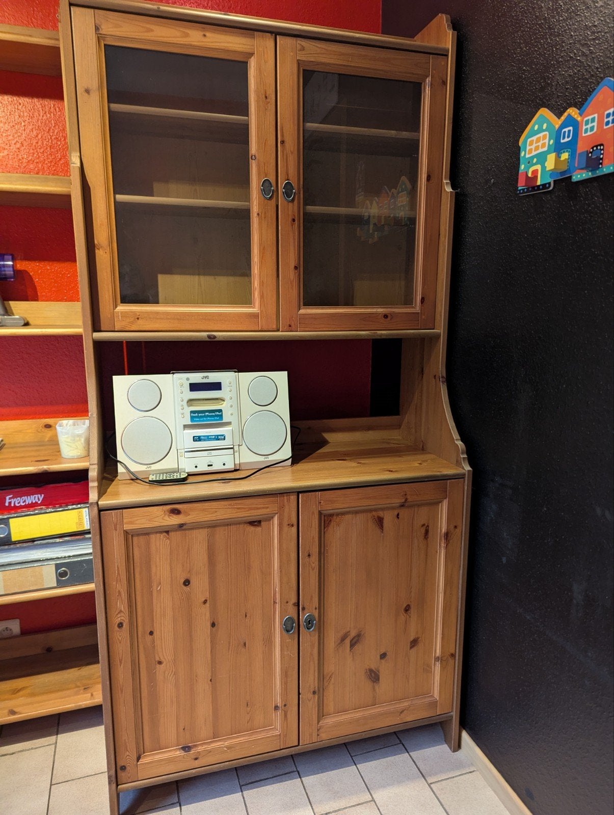 Meuble vitrine IKEA LEKSVIK en pin, Ophalen, Grenenhout, 50 tot 100 cm, 150 tot 200 cm
