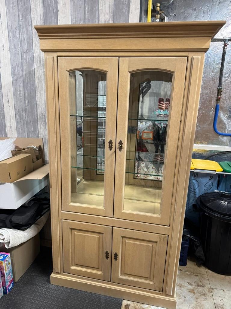 Vitrine kast, Ophalen