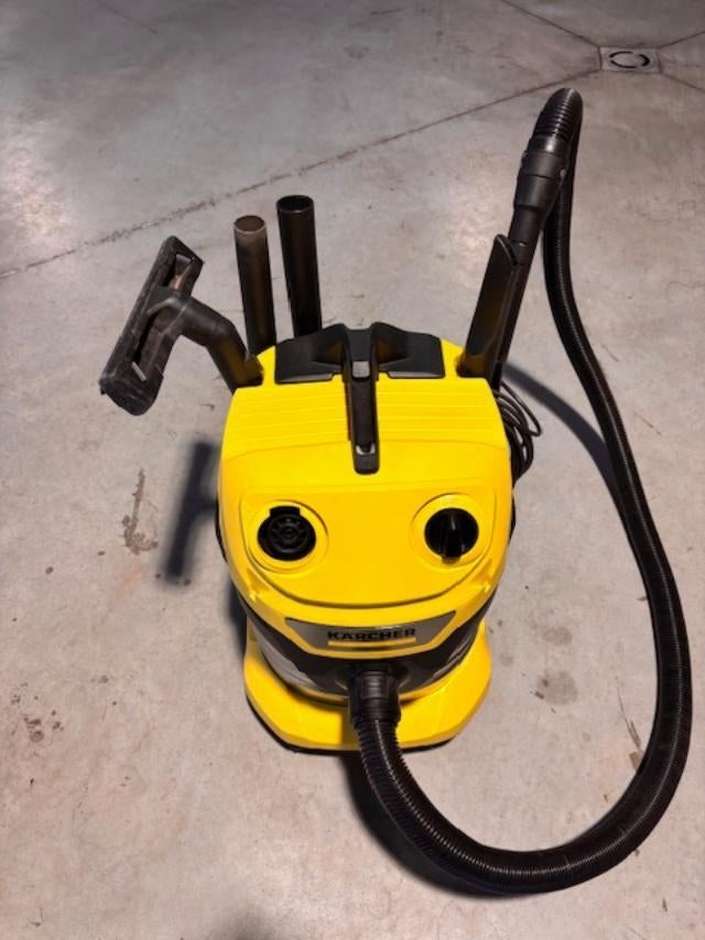 KÄRCHER WD4S stofzuiger voor nat en droog gebruik, Stofzuiger, Ophalen of Verzenden, Zo goed als nieuw, Minder dan 1200 watt