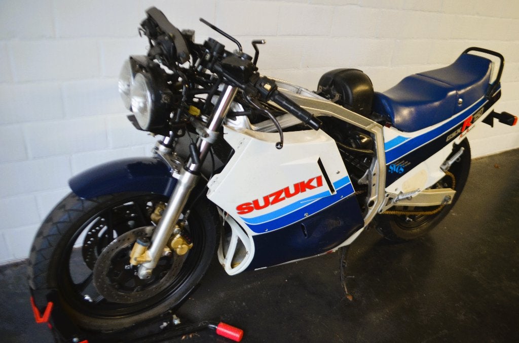 Suzuki GSX-R 750 youngtimer winterproject 1987, Motos, Permis Moto A, 750 cm³, Entreprise, Occasion