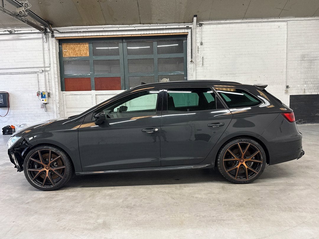 Seat Leon ST 2.0 TSI 4DRIVE CUPRA | PANORAMADAK | CAMERA, Auto's, Automaat, Parkeersensor, Gebruikt, 1984 cc