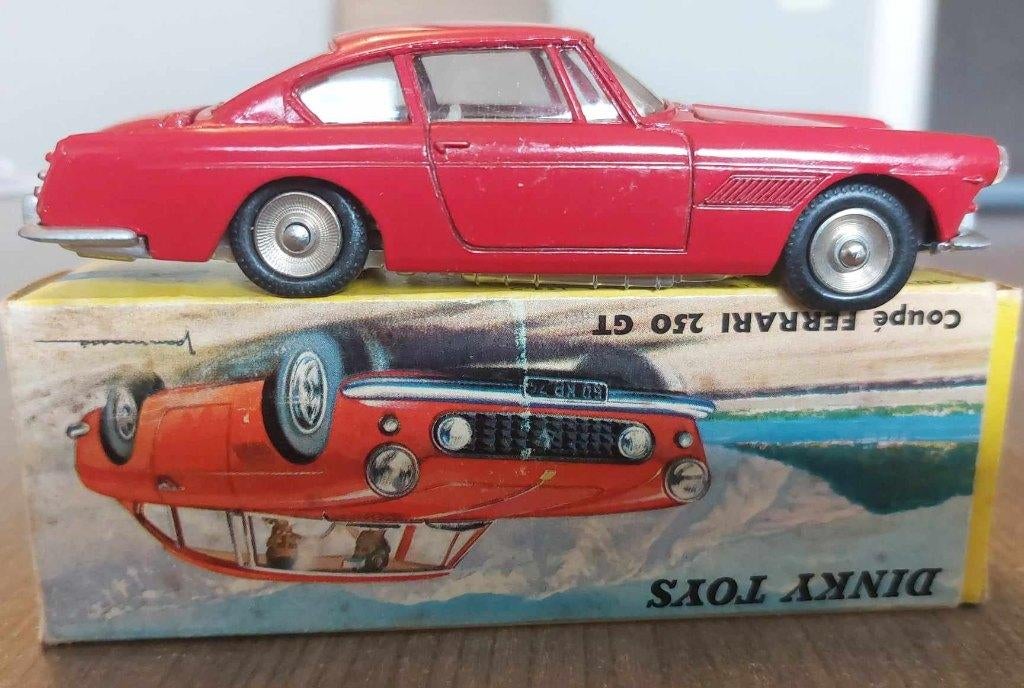 FERRARI 250 GTO 2+2 DINKY TOY MET ORGINELE VERPAKKING, Hobby en Vrije tijd, Modelauto's | 1:43, Zo goed als nieuw, Auto, Dinky Toys