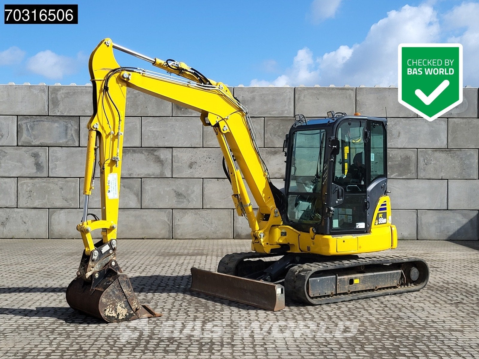 Komatsu PC55 MR-5EO, Articles professionnels, Excavatrice