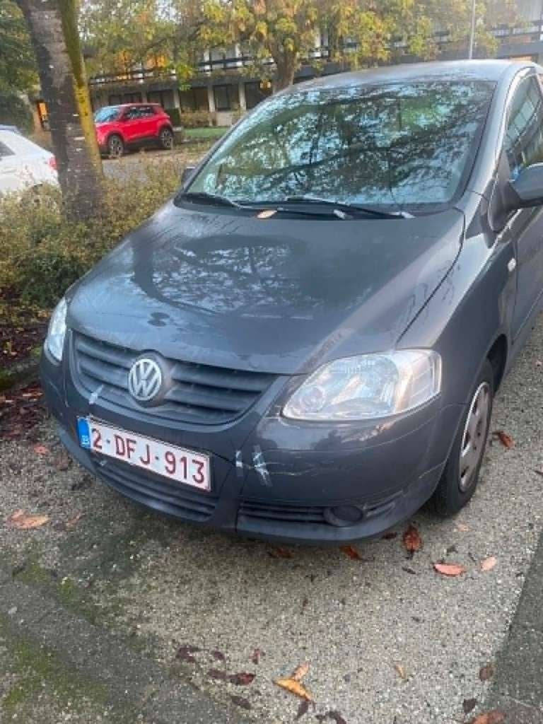 Volkswagen Fox Auto 2009 - gekeurd 01/2025, Autos, Argent ou Gris, Achat, Boîte manuelle, Noir