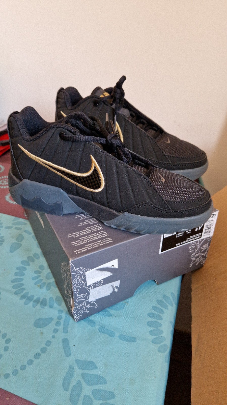Nike LeBron Witness Taille 36,5, Enlèvement ou Envoi