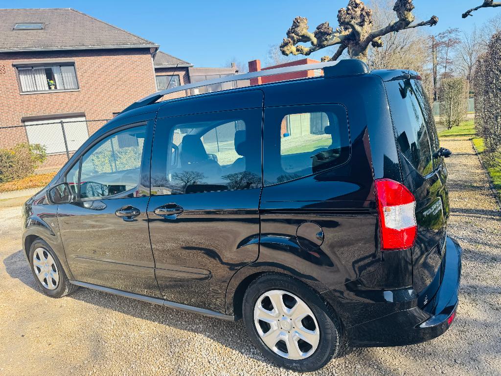 MOOIE FORD TOURNEO COURIER 1.5TDCI NAVI AIRCO, Auto's, Ford, Voorwielaandrijving, Euro 5, Zwart, Bedrijf
