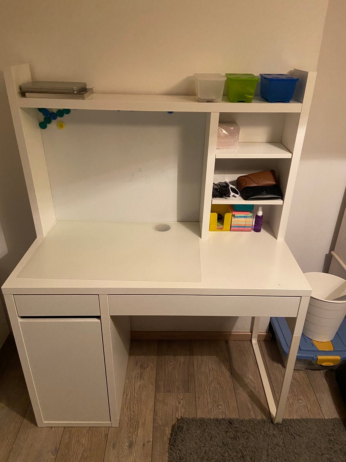 Bureau Micke van Ikea, Avec tiroirs, Bureau d'écolier, Enlèvement, Utilisé