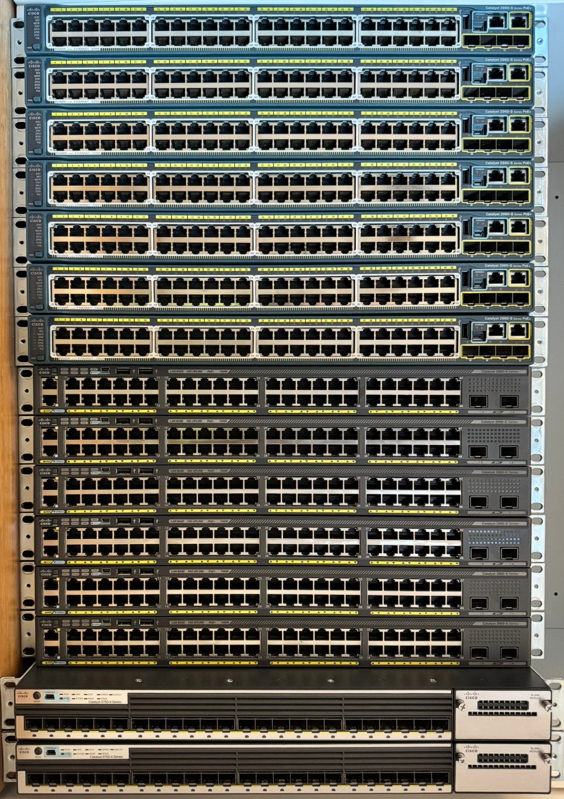 Cisco switch POE et non POE -24 ou 48 ports -reconditionnés, Ophalen of Verzenden, Zo goed als nieuw
