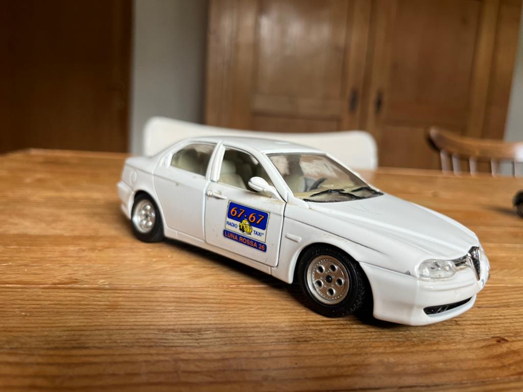 Bburago Alfa Romeo 75 & 156, Hobby & Loisirs créatifs, Voitures miniatures | 1:24, Enlèvement, Utilisé