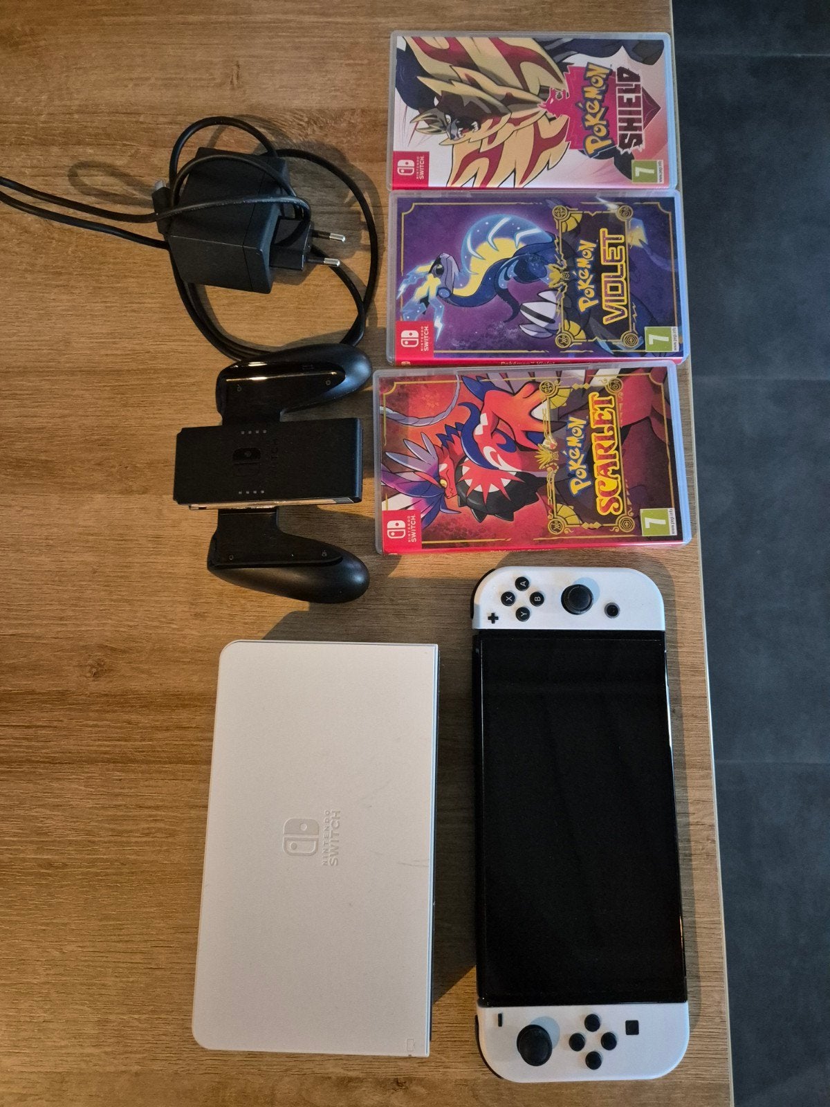 Nintendo Switch OLED + 3 Pokémon games, Met 1 controller, Switch OLED, Ophalen, Gebruikt