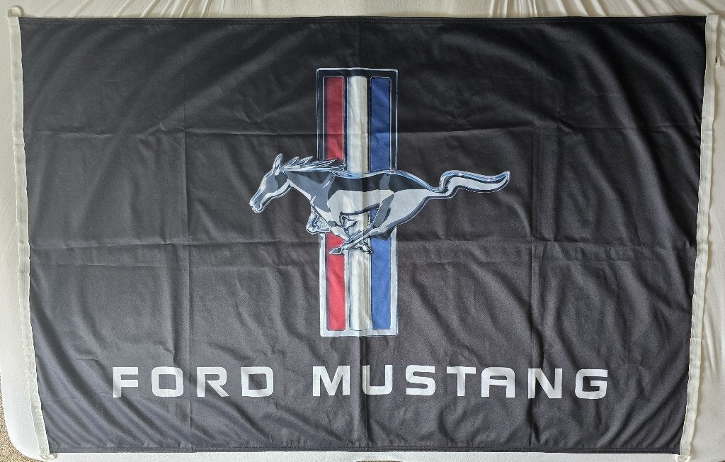 Vlag Ford Mustang 100 x 150 - NIEUW, Enlèvement ou Envoi, Neuf