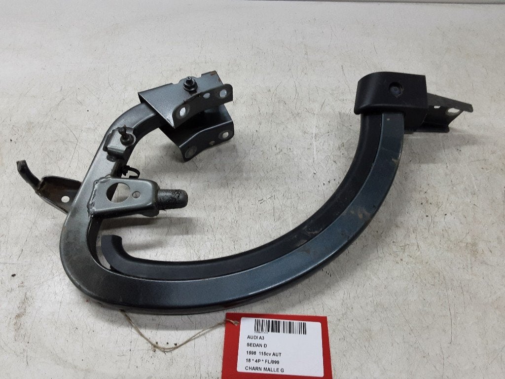 COFFRE COUVERCLE CHARNIERE GAUCHE A3 Limousine (8VS / 8VM), Mevr. I. Hauben, Audi, Utilisé, Rue de l'Espoir 34 34
4030  GRIVEGNÉE, BE