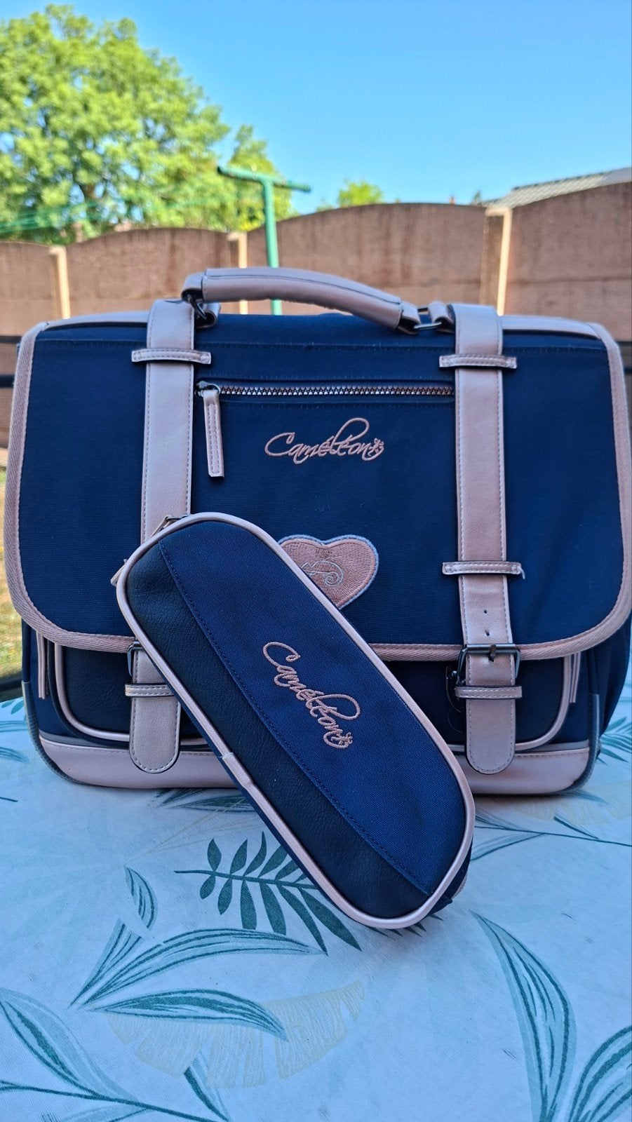 Cartable fille + plumier, Enlèvement
