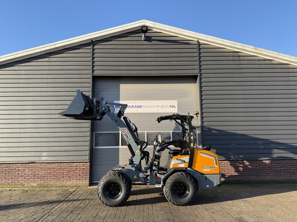 Giant G2700 X-TRA HD+ minishovel (veel opties: pro inching,, Zakelijke goederen, Machines en Bouw | Kranen en Graafmachines, Wiellader of Shovel