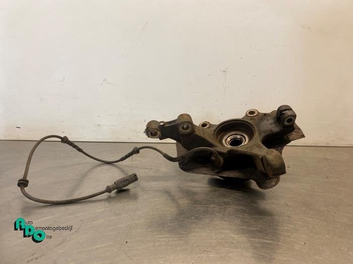 Fusee links-voor van een Opel Corsa (Corsa D 07-), Gebruikt, -, -, Opel