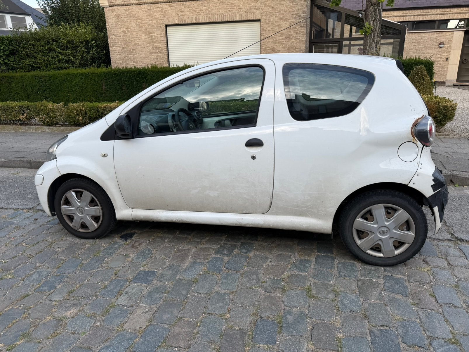 Auto toyota aygo, Stof, Wit, Handgeschakeld, Grijs