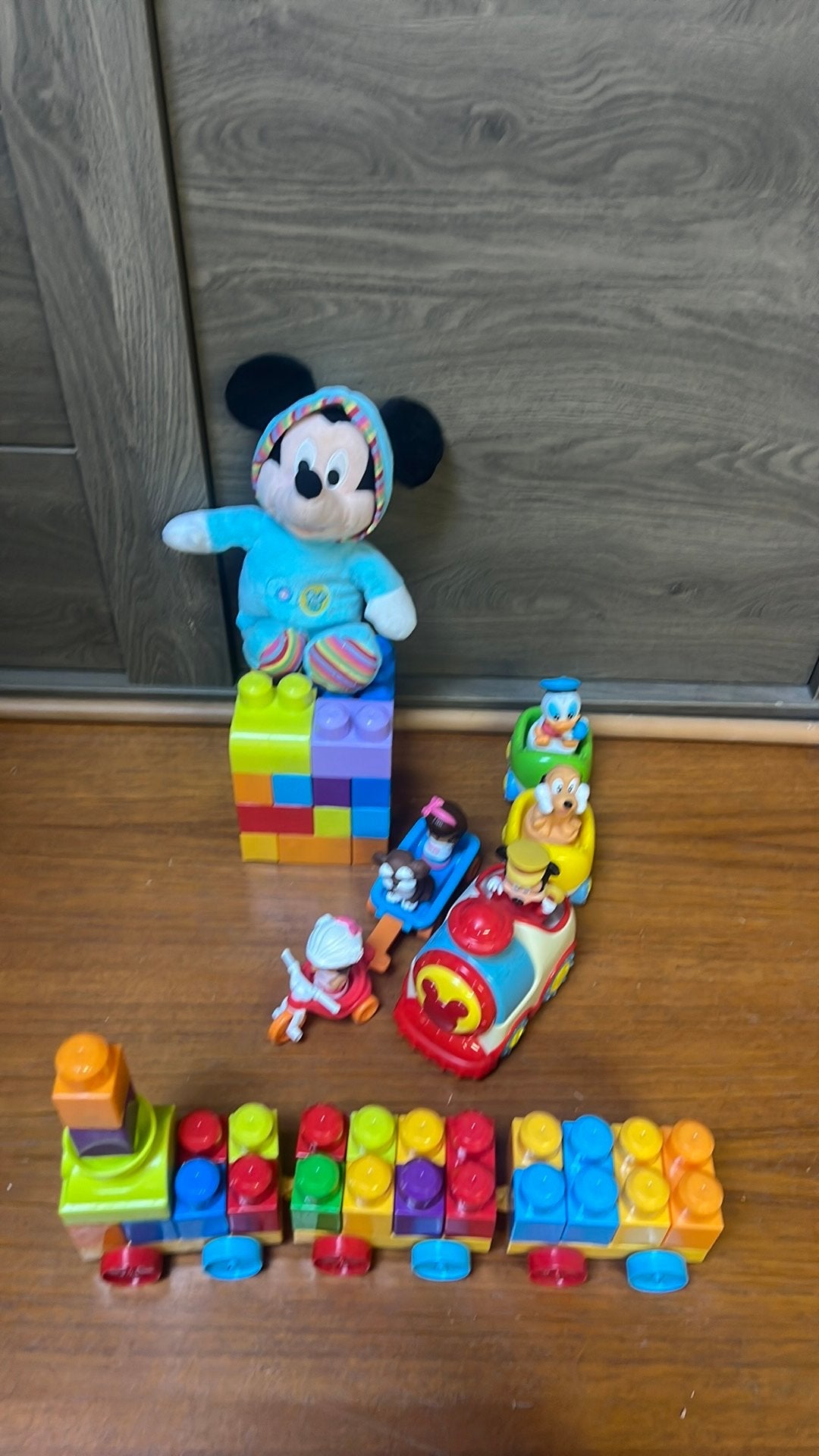 Mickey mouse + blokjes + treintjes, Verzamelen, Ophalen, Mickey Mouse, Zo goed als nieuw, Overige typen