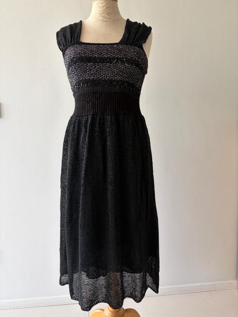 LiuJo: zwart gebreid zomerkleedje, Kleding | Dames, Jurken, Ophalen of Verzenden, Zo goed als nieuw, Maat 38/40 (M), Zwart