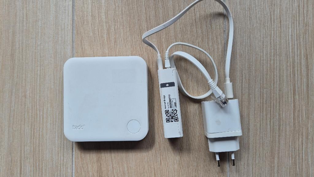 tado Slimme Thermostaat V3+ Starterskit - Wit, Doe-het-zelf en Bouw, Thermostaten, Ophalen, Slimme thermostaat, Zo goed als nieuw