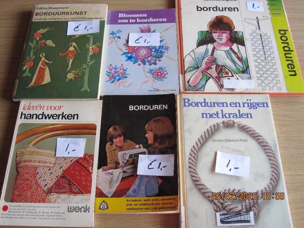 Oudere borduur en andere handwerkboeken, Ophalen of Verzenden