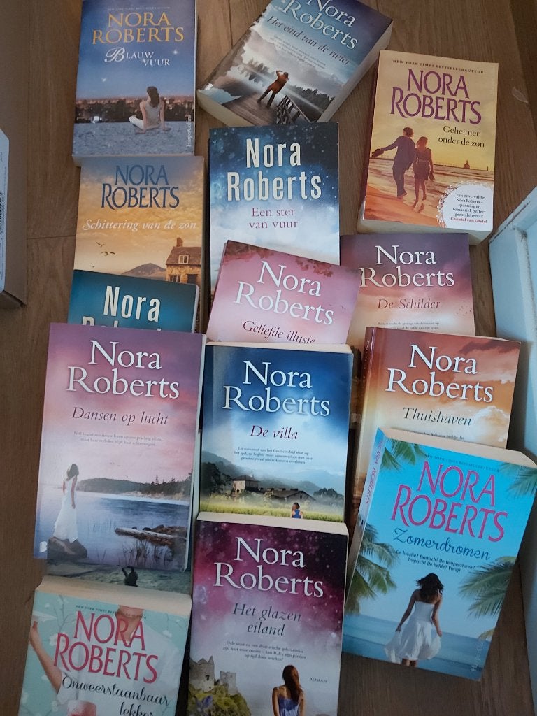 Nora Roberts 15 boeken, Ophalen of Verzenden, Gelezen