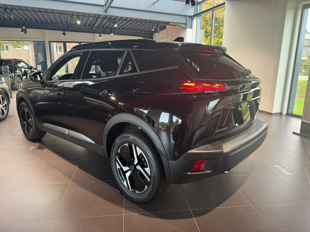 Peugeot 2008 Hybrid 145 Allure (bj 2026, automaat), Auto's, Gebruikt, 1199 cc, 136 pk, Bedrijf