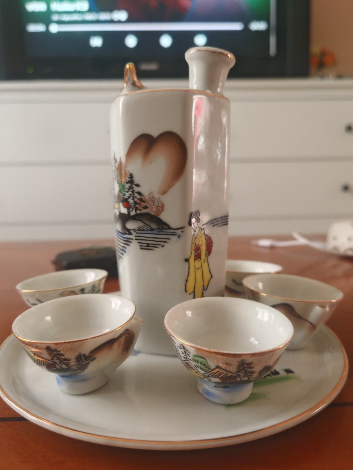Service à saké ancien en porcelaine de Kutani, Ophalen