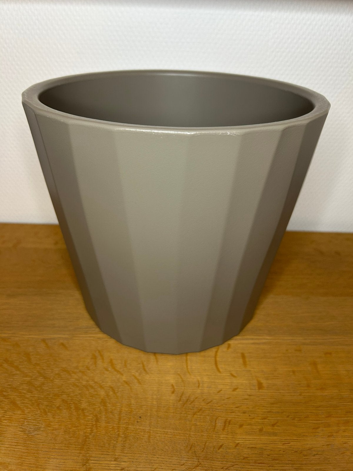 Grijze grote keramiek bloempot diameter 25 cm, Tuin en Terras, Rond, Ophalen of Verzenden, Aardewerk, Binnen