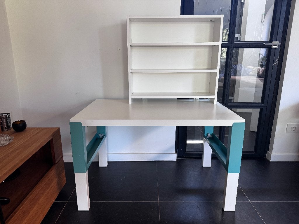 Kinderbureau IKEA PÅHL Bureau inhoogte verstelbaar wit-blauw, Huis en Inrichting, Bureaus, Ophalen, 96 cm, Zo goed als nieuw, In hoogte verstelbaar