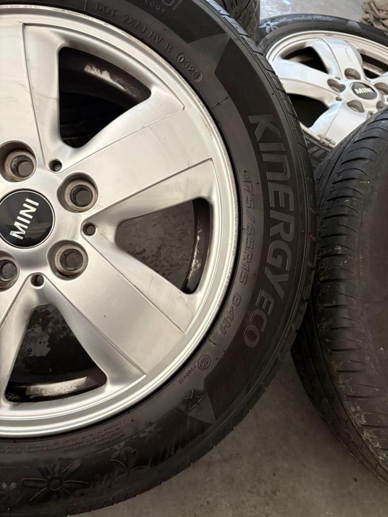 Jantes Mini 15” avec pneus, Enlèvement, Pneu(s)