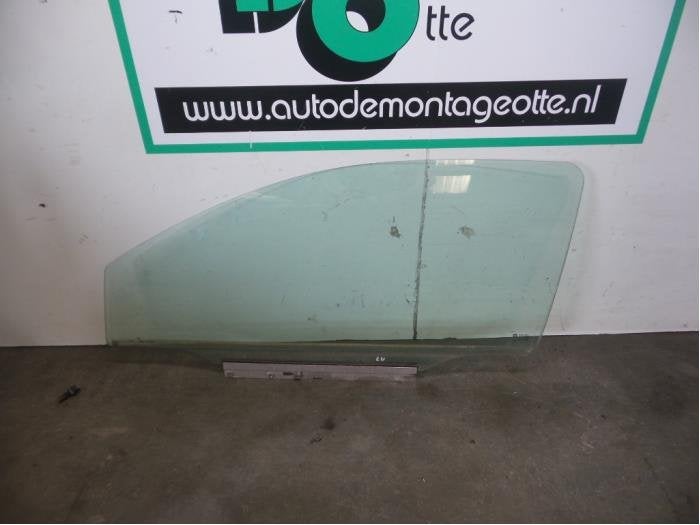 Vitre portière 2portes gauche d'un Opel Corsa (Corsa C 00-), -, Opel, Utilisé, -