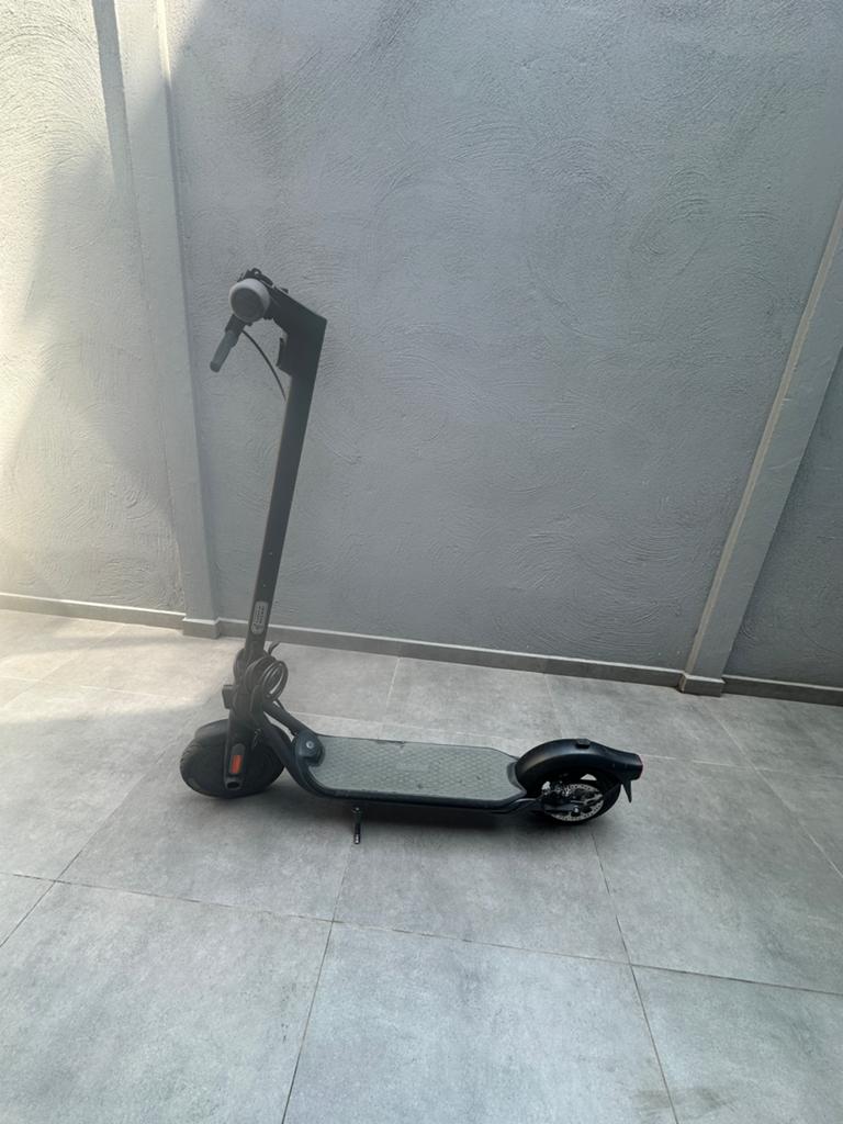 Trottinette électrique Ninebot, Vélos & Vélomoteurs, Enlèvement, Utilisé, Step électrique (E-scooter)