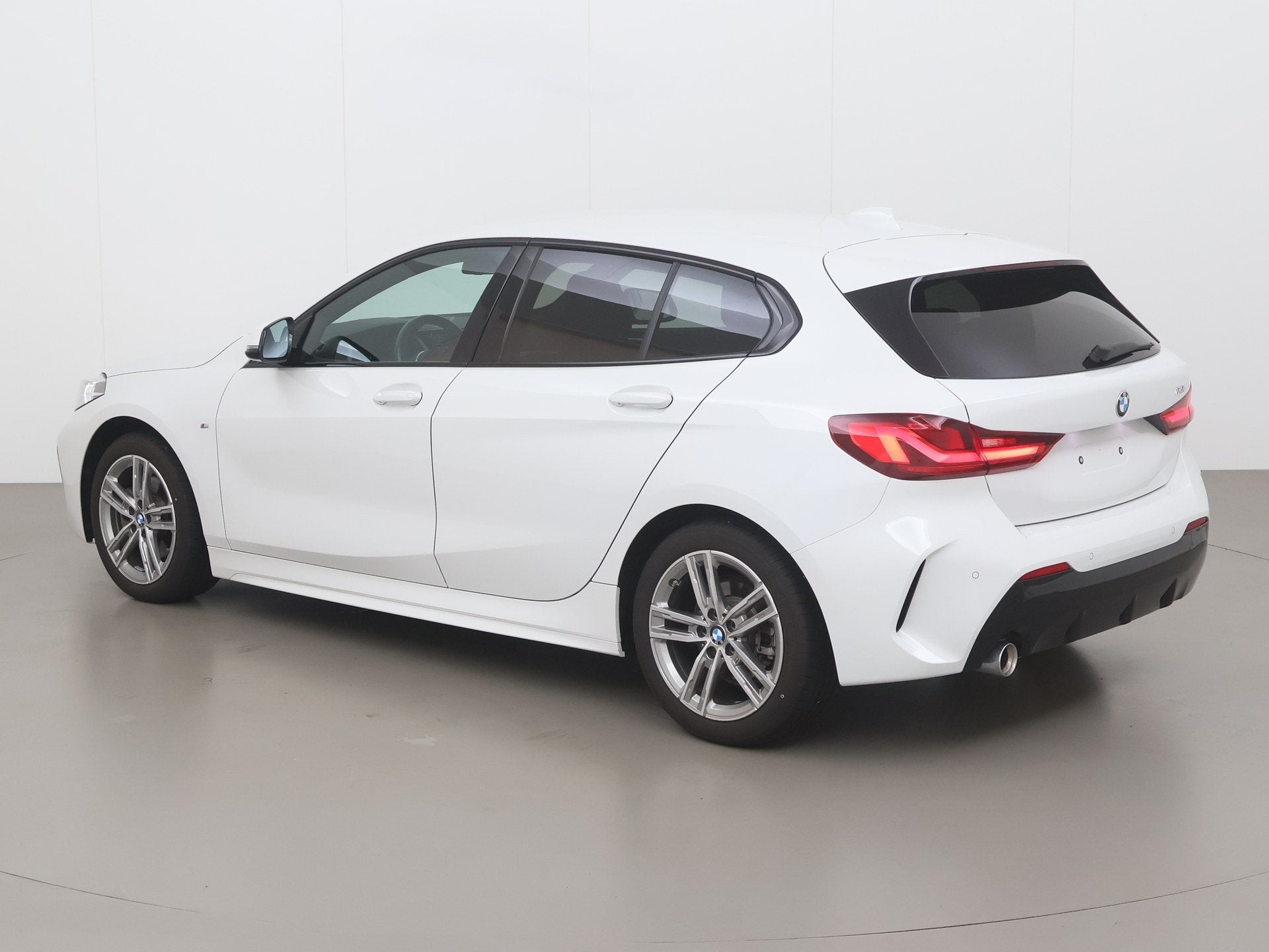 BMW 1 HATCH 118ia 136 AT, Auto's, BMW, Automaat, Overige modellen, Airconditioning, Wit