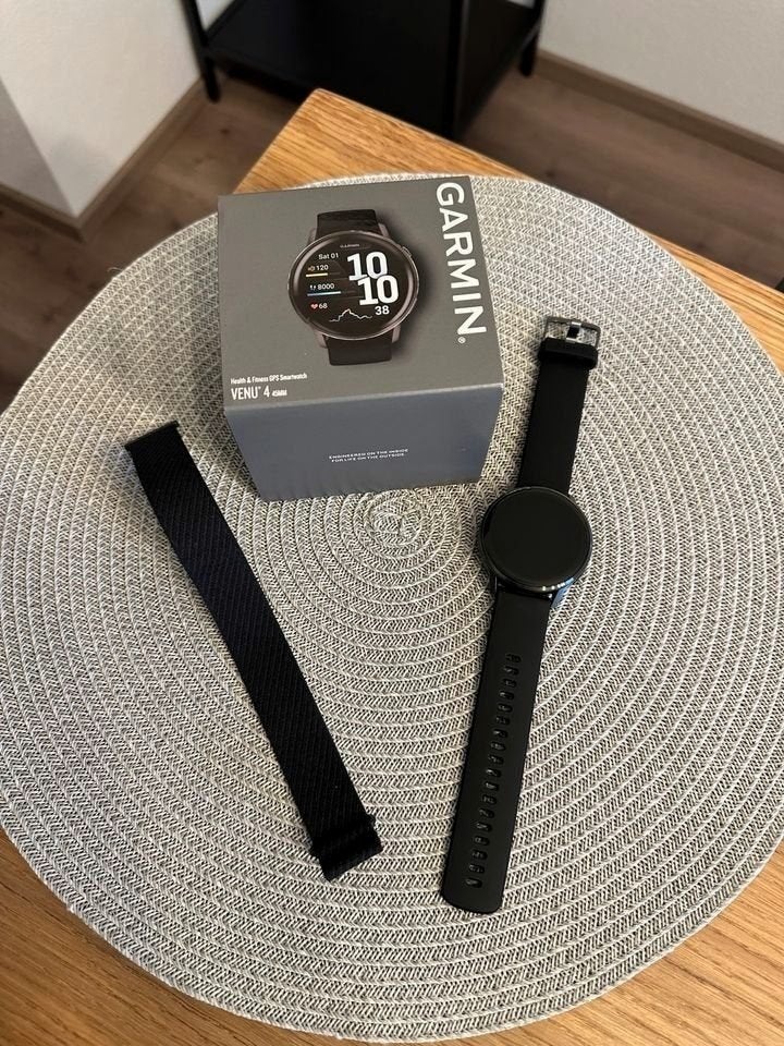 Garmin Venu 4 45mm als nieuw met factuur + nylon band, Handtassen en Accessoires, Zwart, Garmin, IOS, Ophalen of Verzenden