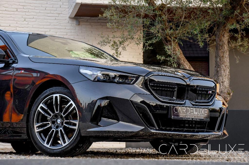 VENDU  M-SPORT/CAMÉRA/SON H&K/ATTELAGE/LED/KEYLESS, Autos, BMW, Cuir, Argent ou Gris, Entreprise, Noir