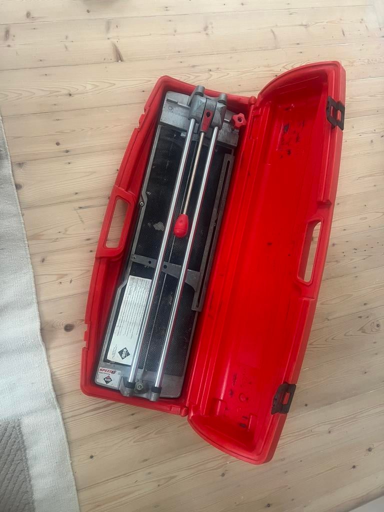 Rubi speed 62 tegelsnijder, Enlèvement, Utilisé
