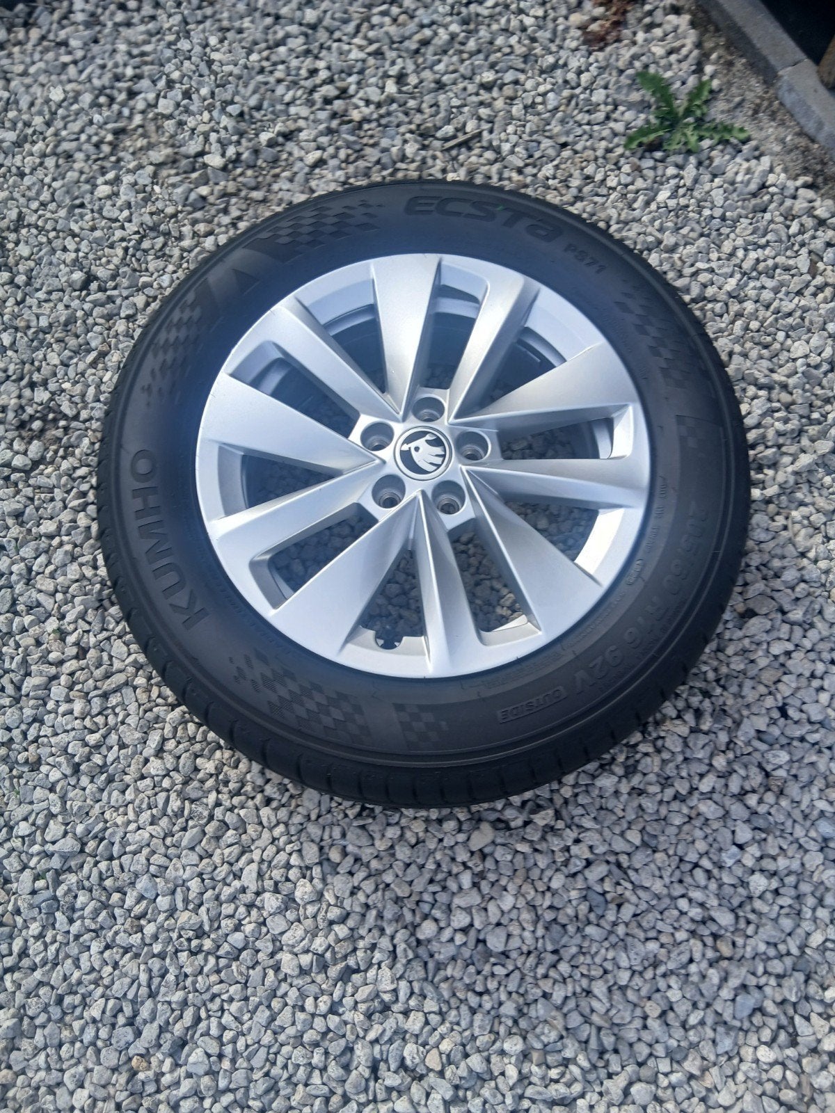 4  nieuwe velgen 16"  met nieuwe banden Skoda Kamiq, Autos : Pièces & Accessoires, Pneus & Jantes, Neuf, Pneus et Jantes, 16 pouces