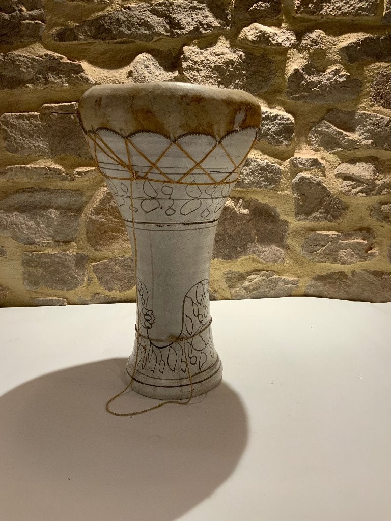 Darbuka tunisienne artisanale en terre cuite, Musique & Instruments, Percussions, Enlèvement ou Envoi, Utilisé, Tambour