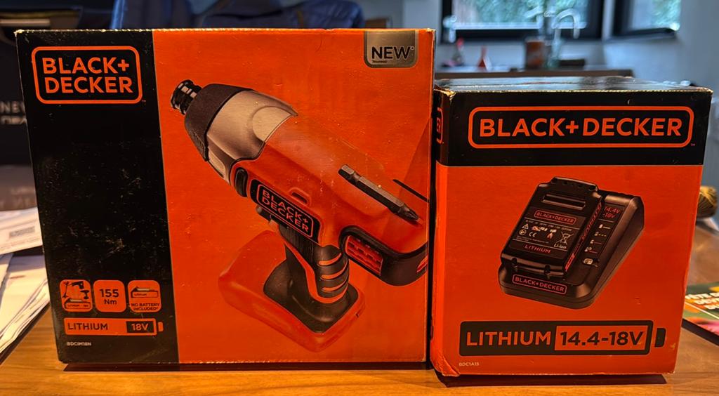 Visseuse à percussion + Chargeur Black+Decker NEUFS, Bricolage & Construction, Outillage | Foreuses, Neuf, Mécanisme de percussion