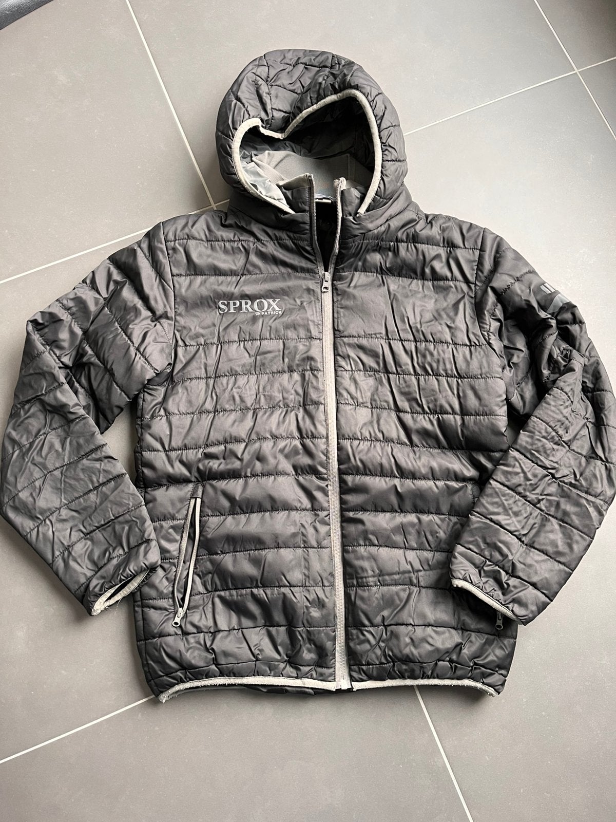 Sportjas maat s, Kinderen en Baby's, Kinderkleding | Overige, Ophalen of Verzenden, Gebruikt
