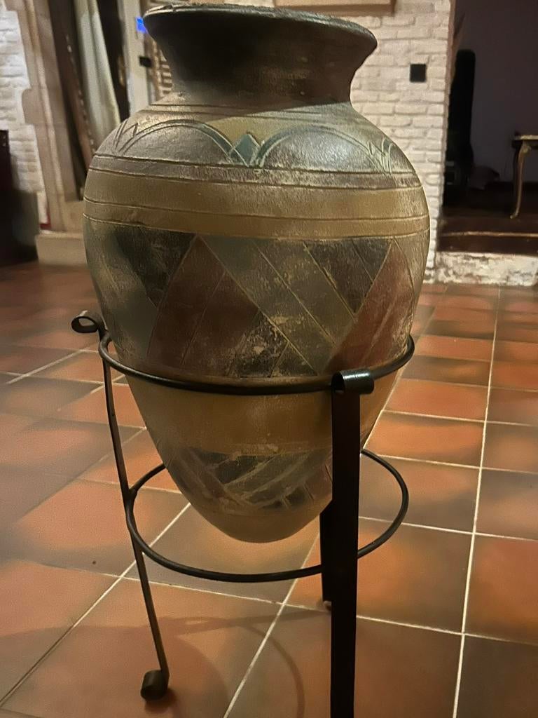 Vase with a metal stand, Antiek en Kunst, Ophalen