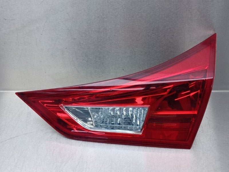 FEU ARRIÈRE DROIT Toyota Auris (E18) (|8158102460|), Kundenbetreuung@toyota.de, Toyota, Utilisé, Toyota-Allee 2
50858  Köln, DE