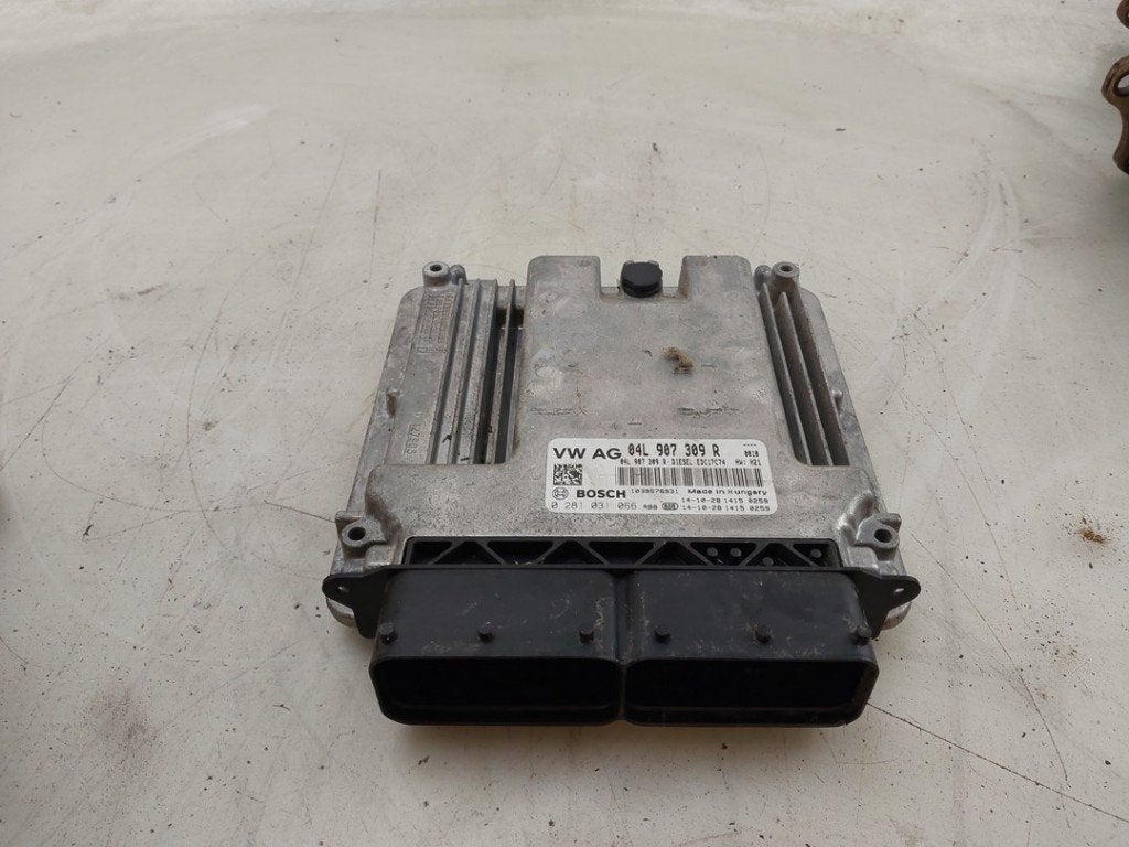 CALCULATEUR MOTEUR ECU Volkswagen Passat Variant (3G5), Robert Bosch AG, Volkswagen, Utilisé, Robert-Bosch-Allee 1
74232  Abstatt, DE