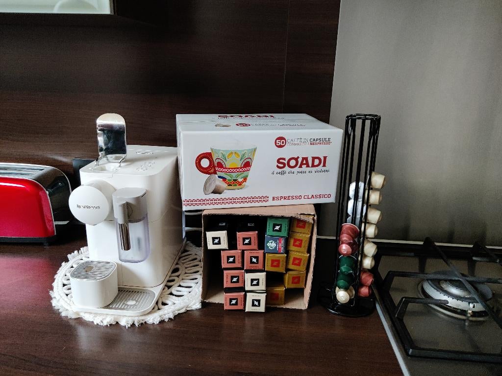 Machine Nespresso latissima  one, Elektronische apparatuur, Koffiezetapparaten, Ophalen, Gebruikt, Espresso apparaat, 10 kopjes of meer