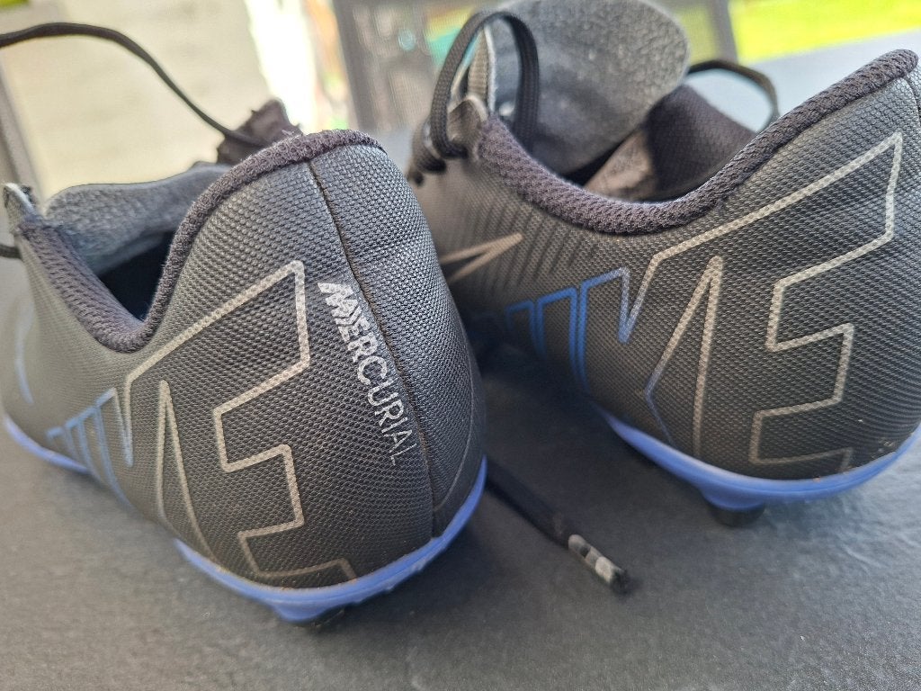 Voetbalschoenen kids Nike maat 34, Sport en Fitness, Maat XS of kleiner, Schoenen, Ophalen of Verzenden, Zo goed als nieuw