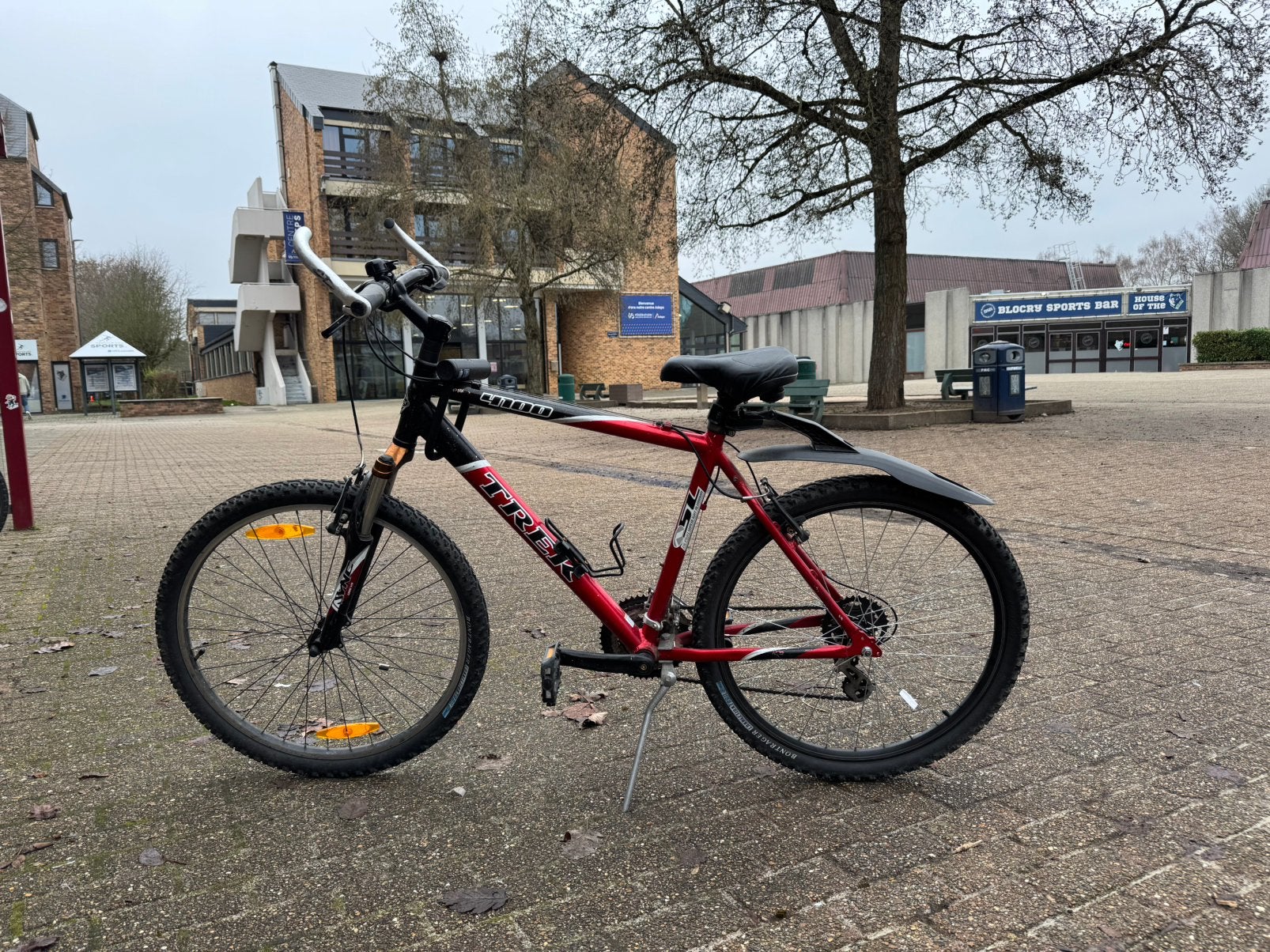 TREK 4100, rouge et noir, taille adulte., Ophalen, Zo goed als nieuw, Trek