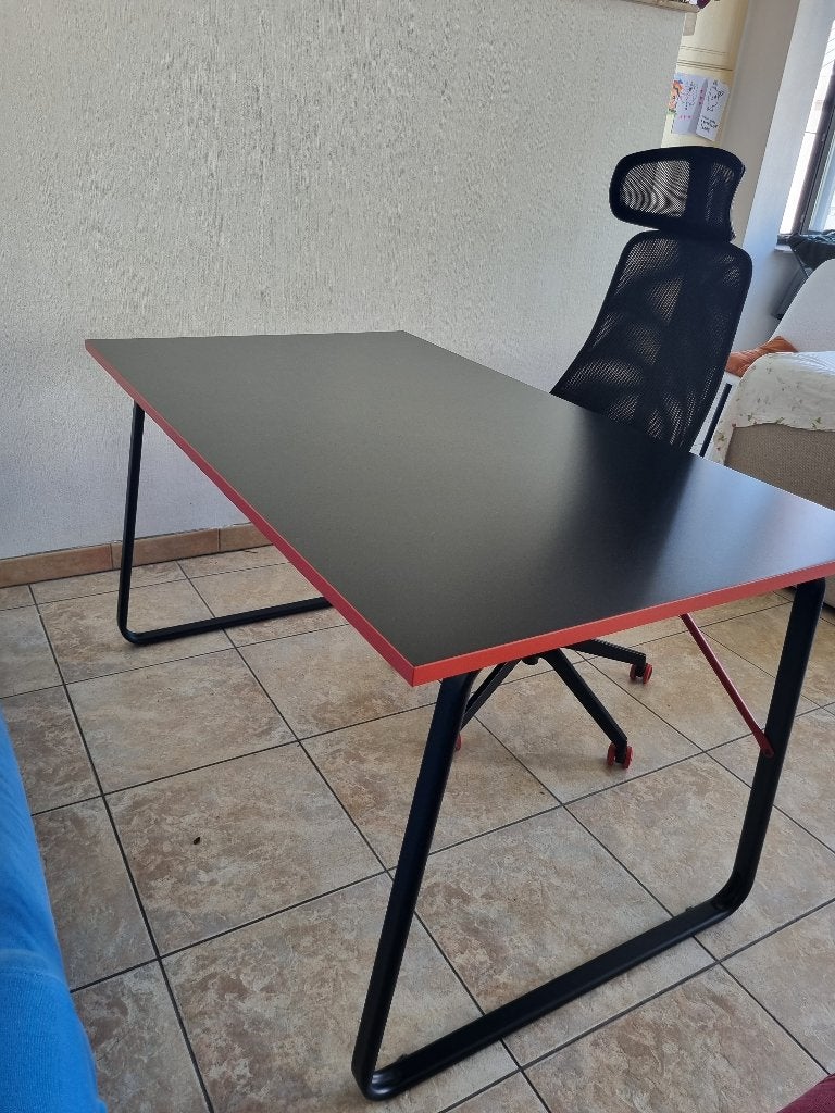 IKEA Huvudspelare / Matchspel Gaming Desk & Chair, Huis en Inrichting, Ophalen, Zwart, Gebruikt, IKEA