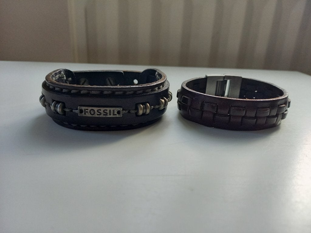 2 bracelets cuir brun fonce de marque fossil super état, Bijoux, Sacs & Beauté, Bracelets, Enlèvement ou Envoi, Comme neuf, Brun